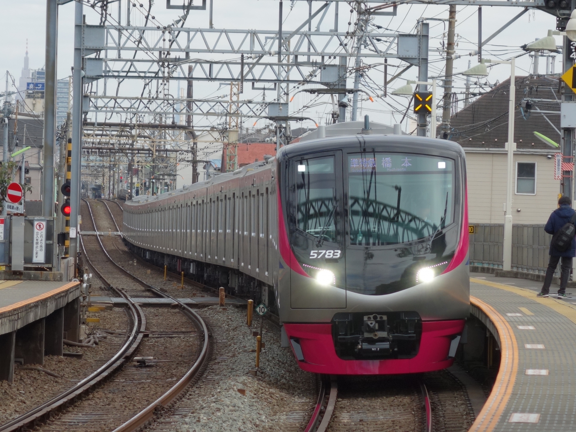 京王ライナーに使用される5000系