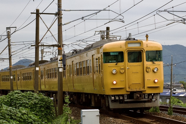 山陽本線岩国駅～下関駅間で運行される115系N編成