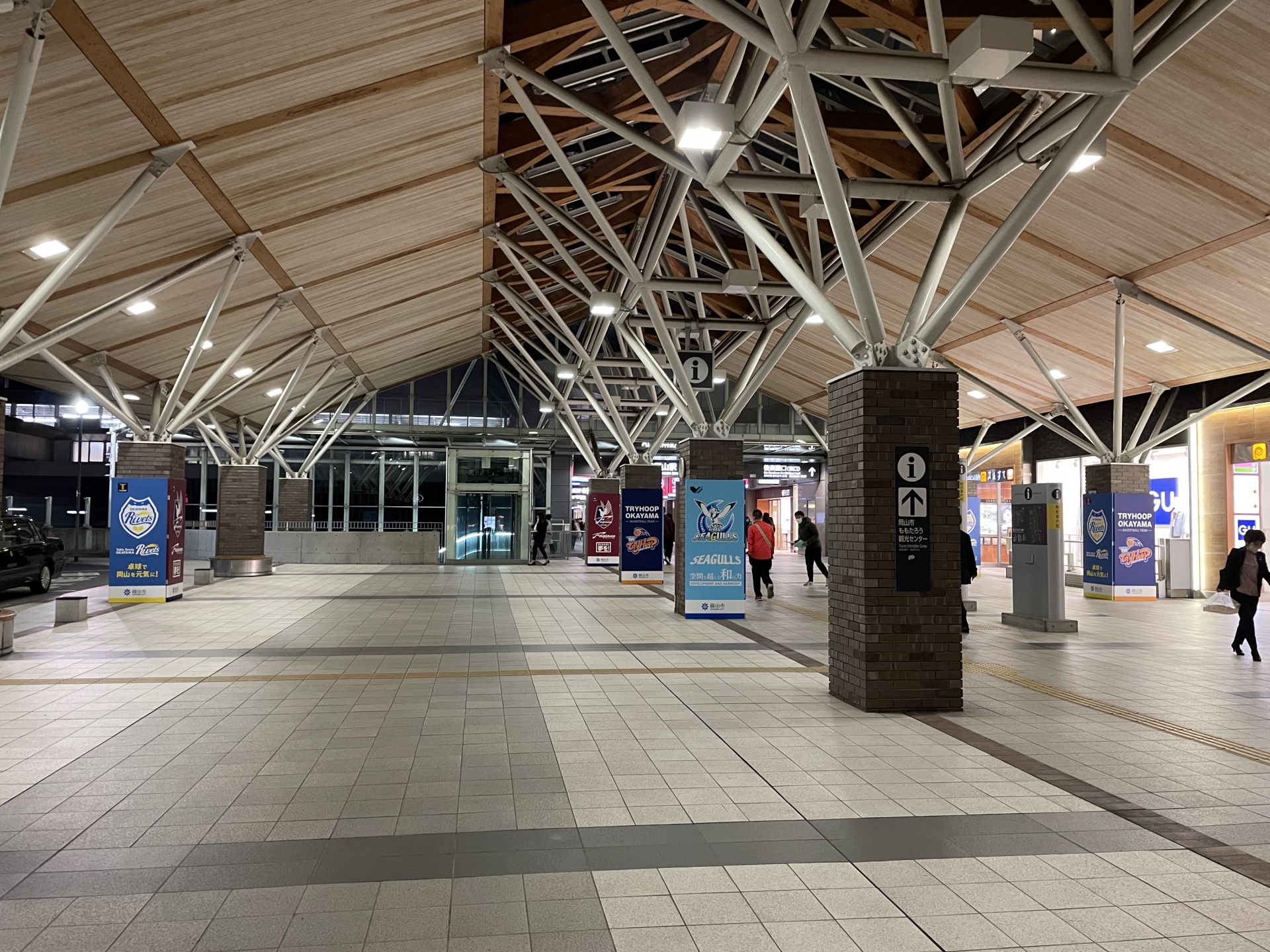 岡山駅西口