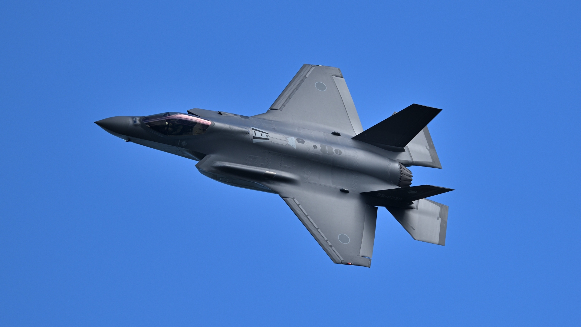 臨時列車の列車名の由来となった「F-35 ライトニング II」