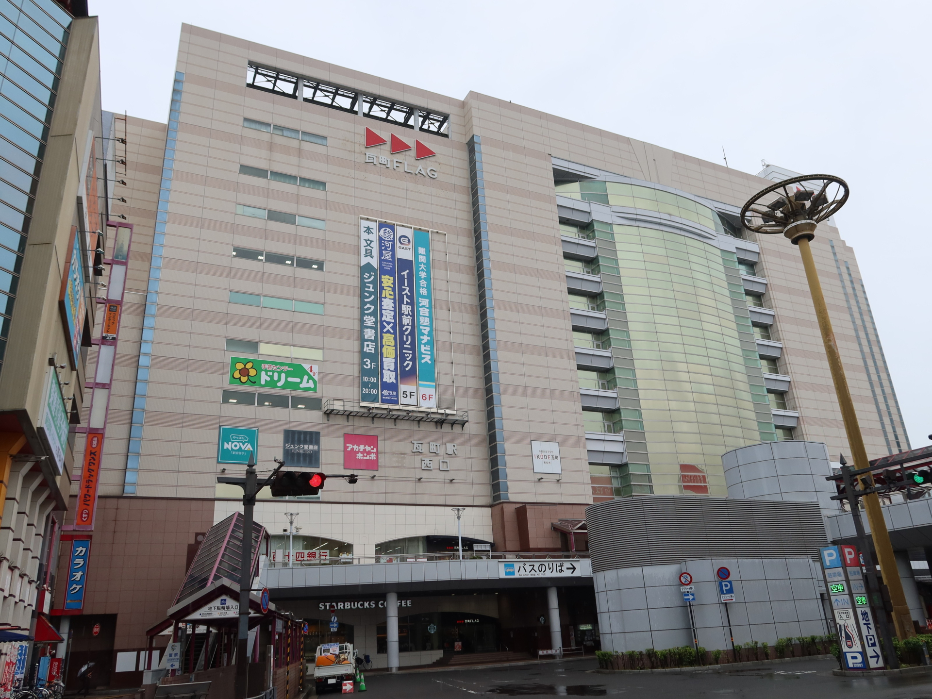 2000形運行開始記念IruCaが販売される瓦町FLAG（ことでん瓦町駅）