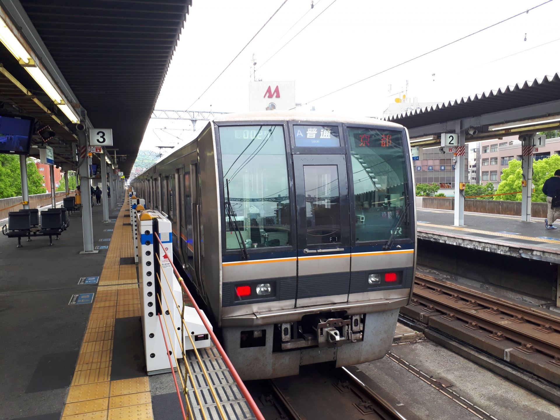JR神戸線六甲道駅　207系