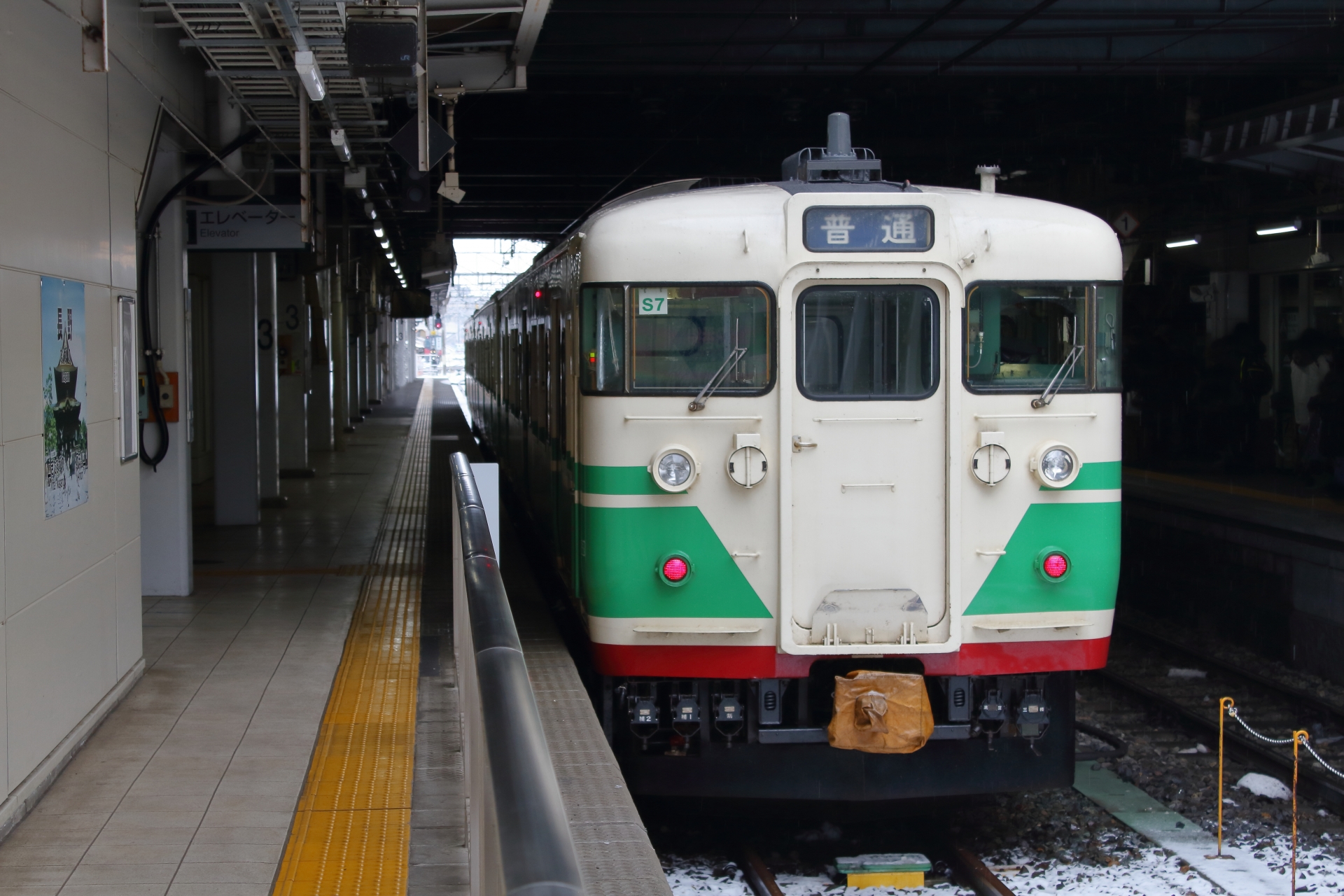 しなの鉄道115系S7編成　初代長野色