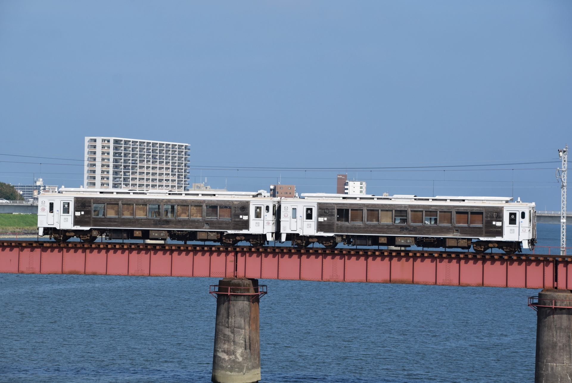 キハ125形特急「海幸山幸」大淀川鉄橋