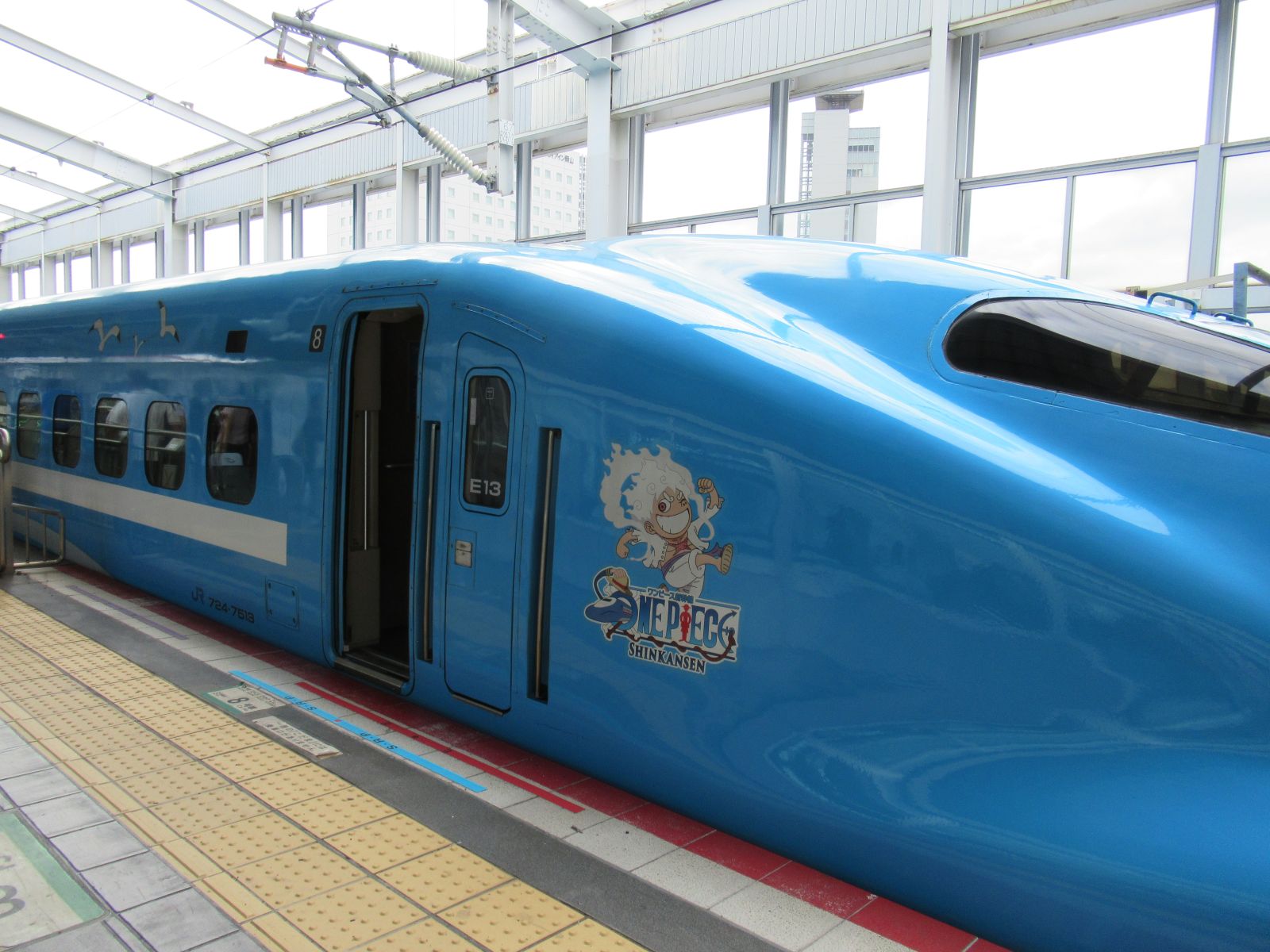 ONE PIECE新幹線　せとうちブルー8号車　岡山駅