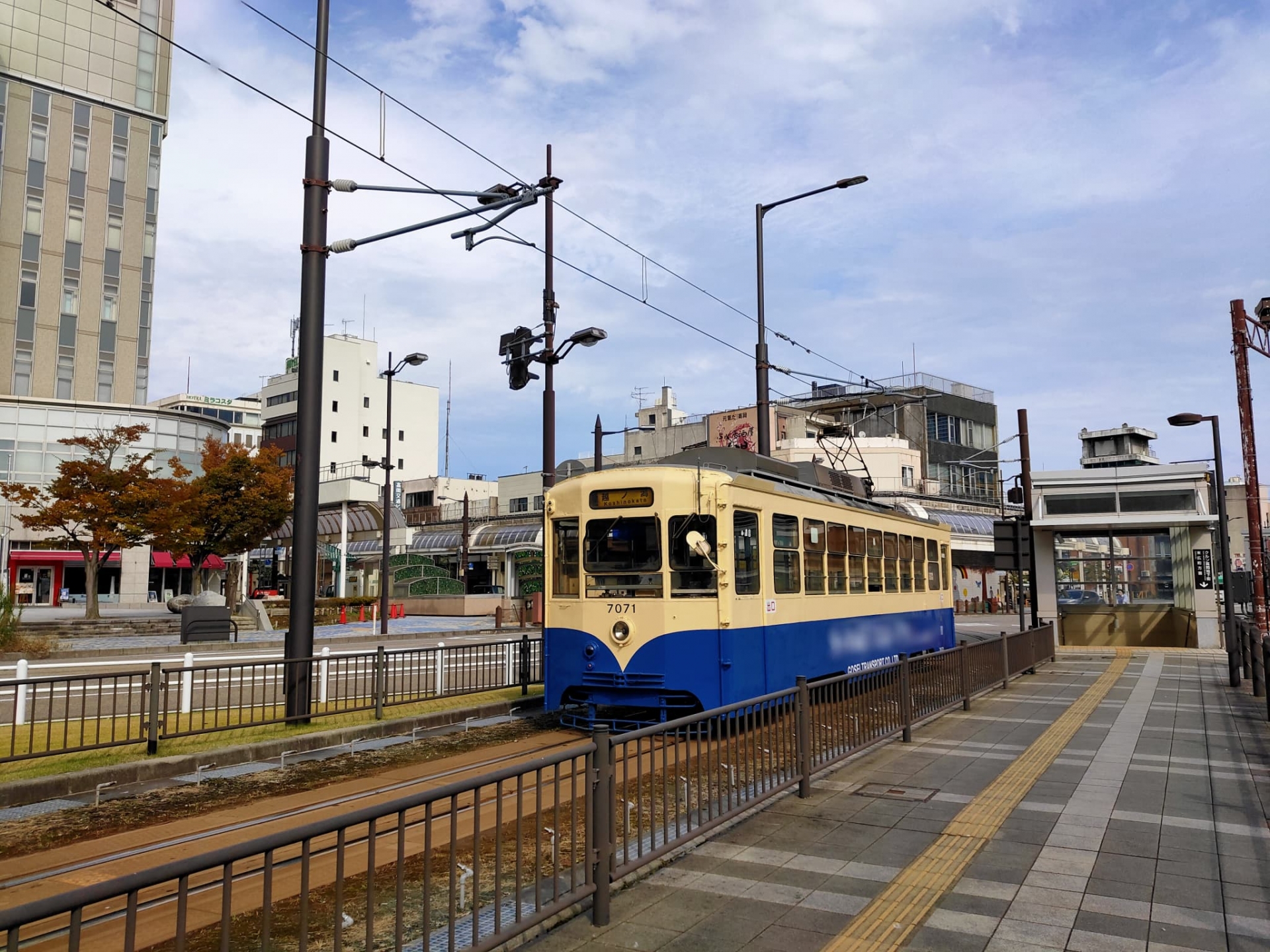 万葉線（デ7071号）