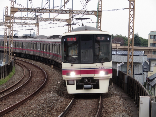 京王8000系　特急