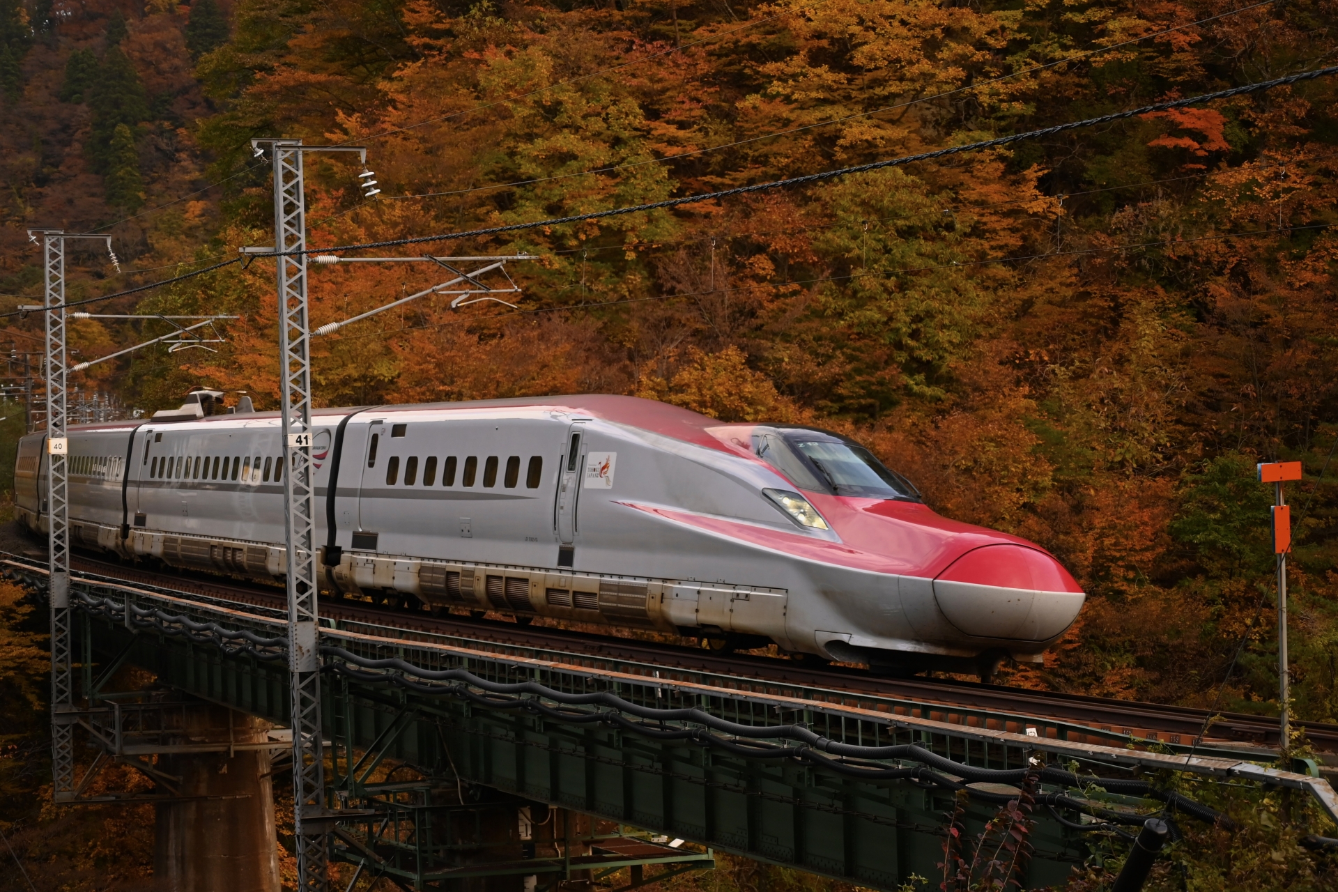仙岩峠を行くE6系秋田新幹線（赤渕〜田沢湖）