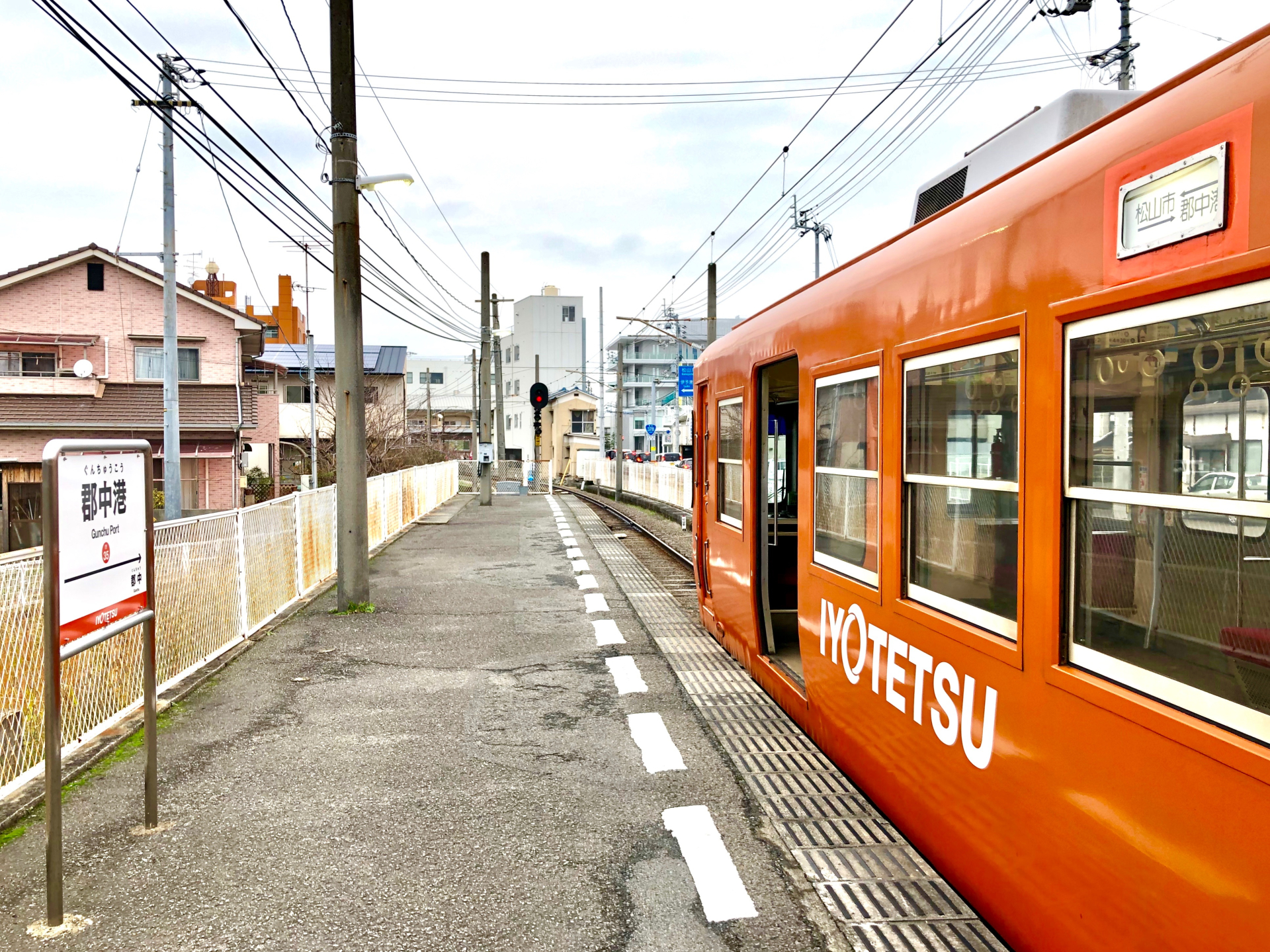 伊予鉄道郡中線　郡中港駅　700系