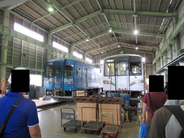 検査中のIRT355-04（スタートレイン）と会場までの臨時列車IRT355-03