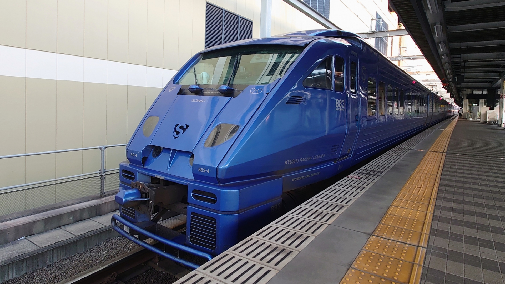 特急「ソニック」883系　大分駅