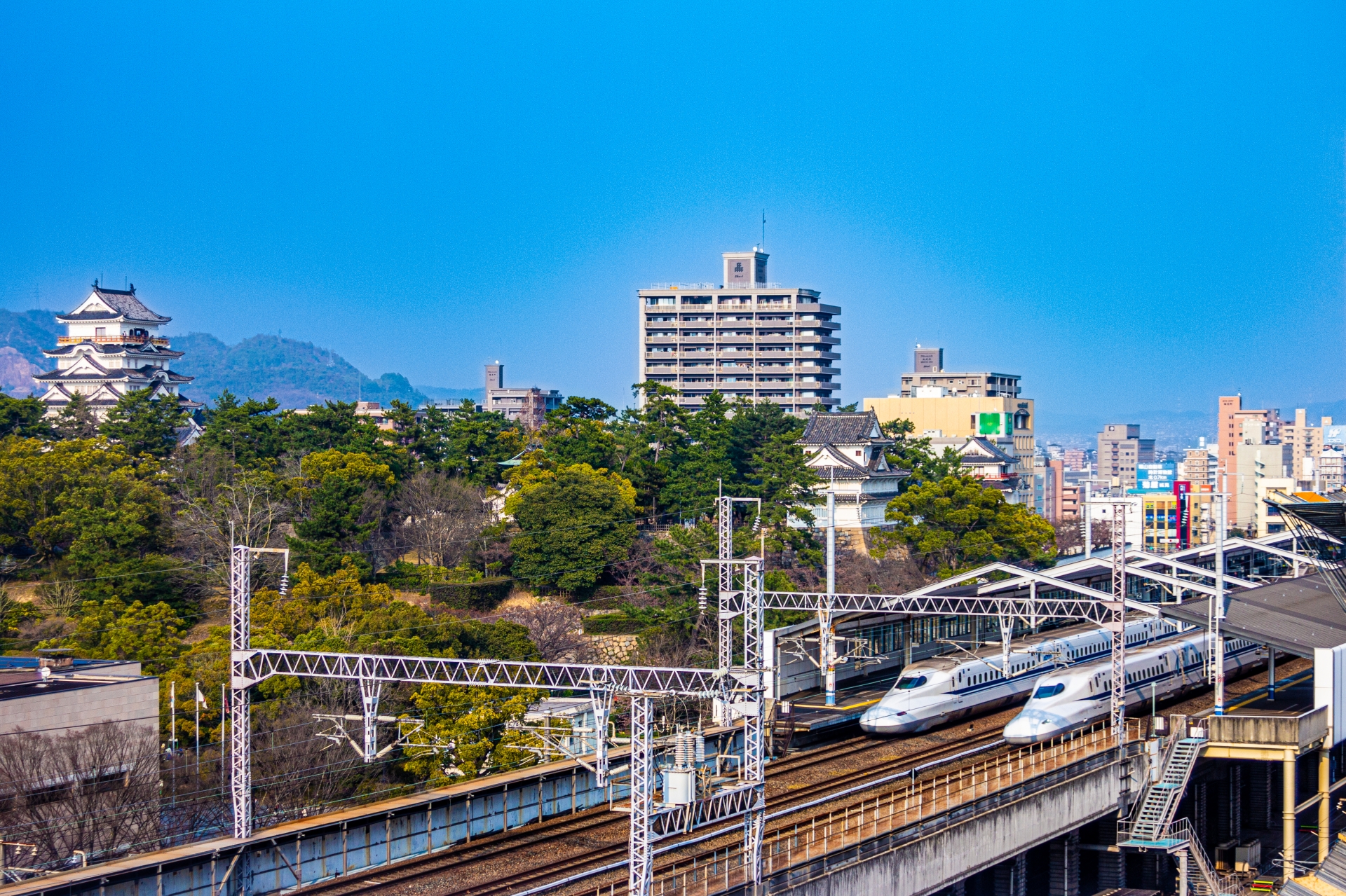 福山城と福山駅