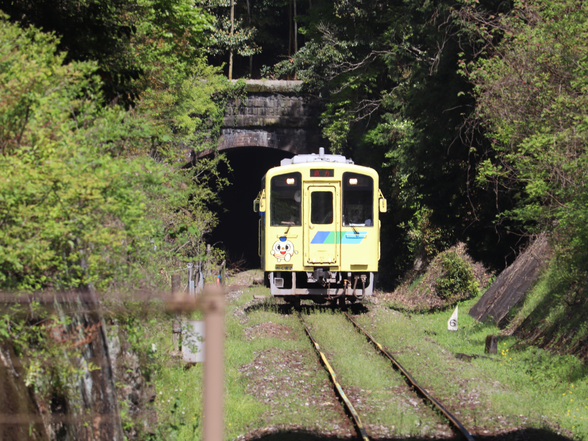 第一石坂トンネルと平成筑豊鉄道400形