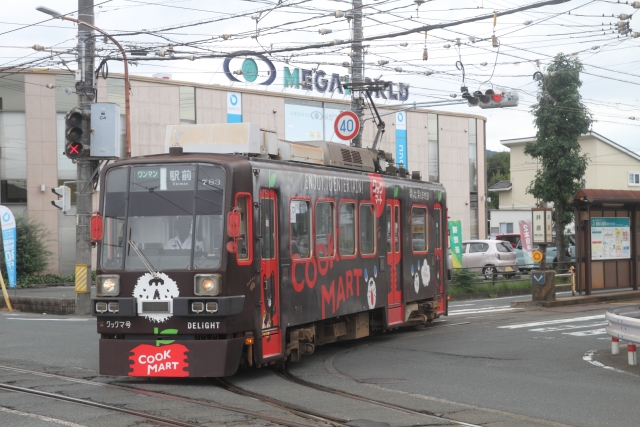 豊橋鉄道東田本線　日本一の急カーブ（井原電停交差点）