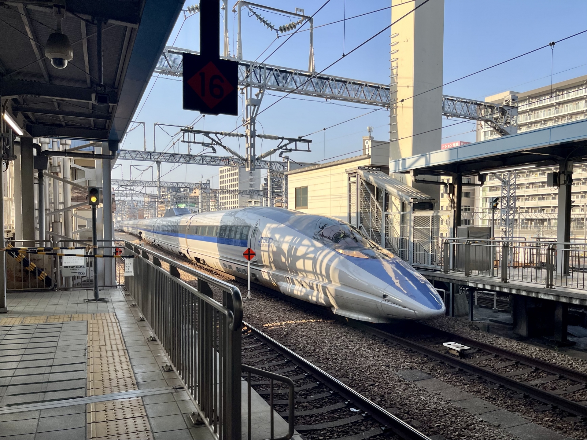 500系　博多駅