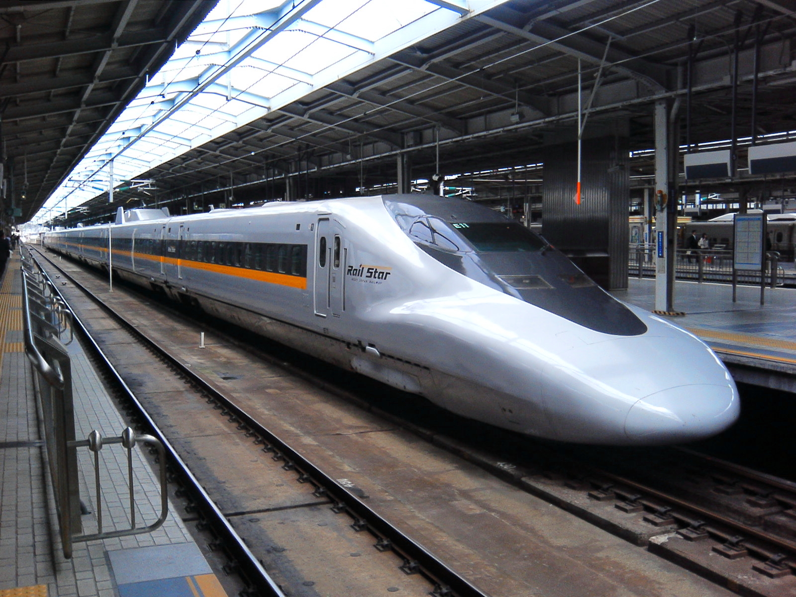 700系7000番台レールスター