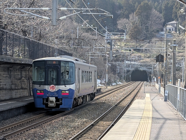 えちごトキめき鉄道日本海ひすいラインET122系　有間川駅