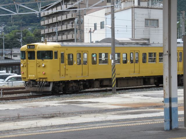 福塩線115系D15編成　府中駅